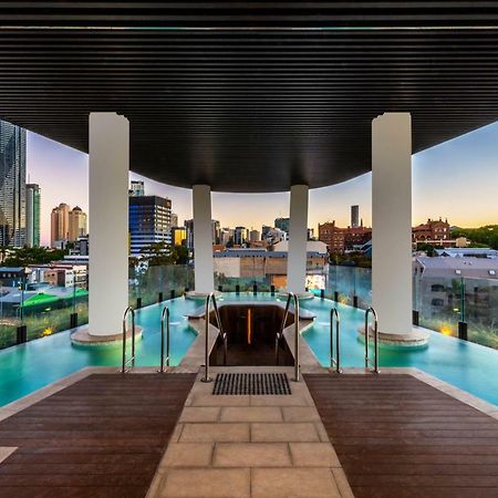 Fv By Peppers Apart otel Brisbane Dış mekan fotoğraf The pool at the rooftop of the Emporium South Bank