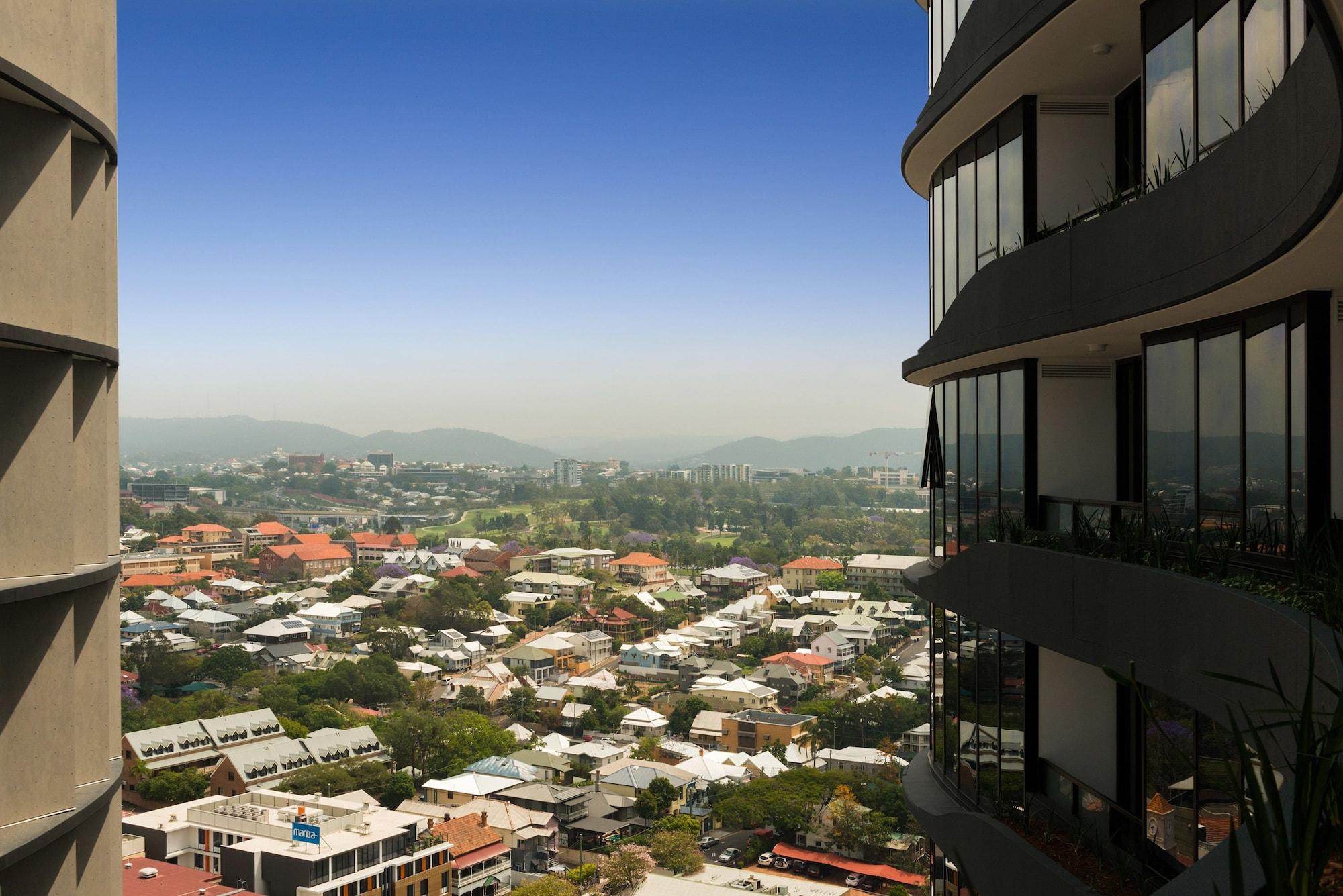 Fv By Peppers Apart otel Brisbane Dış mekan fotoğraf View of the suburb from the east