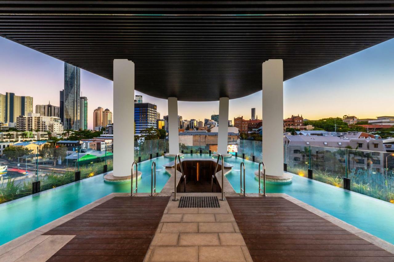 Fv By Peppers Apart otel Brisbane Dış mekan fotoğraf The pool at the rooftop of the Emporium South Bank
