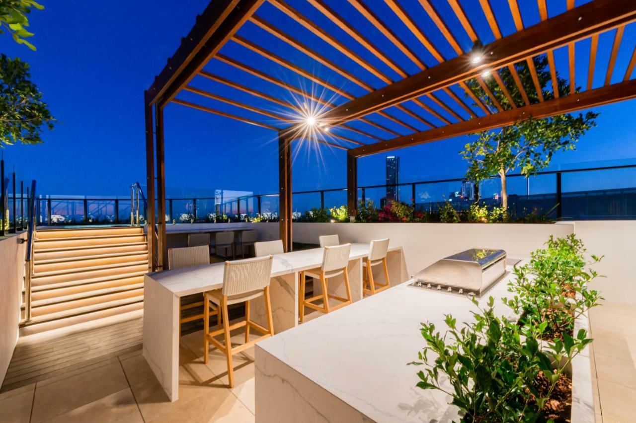 Fv By Peppers Apart otel Brisbane Dış mekan fotoğraf Rooftop bar
